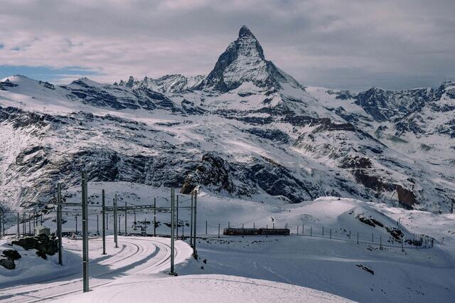 Winterlicher Bahnenzauber Schweiz